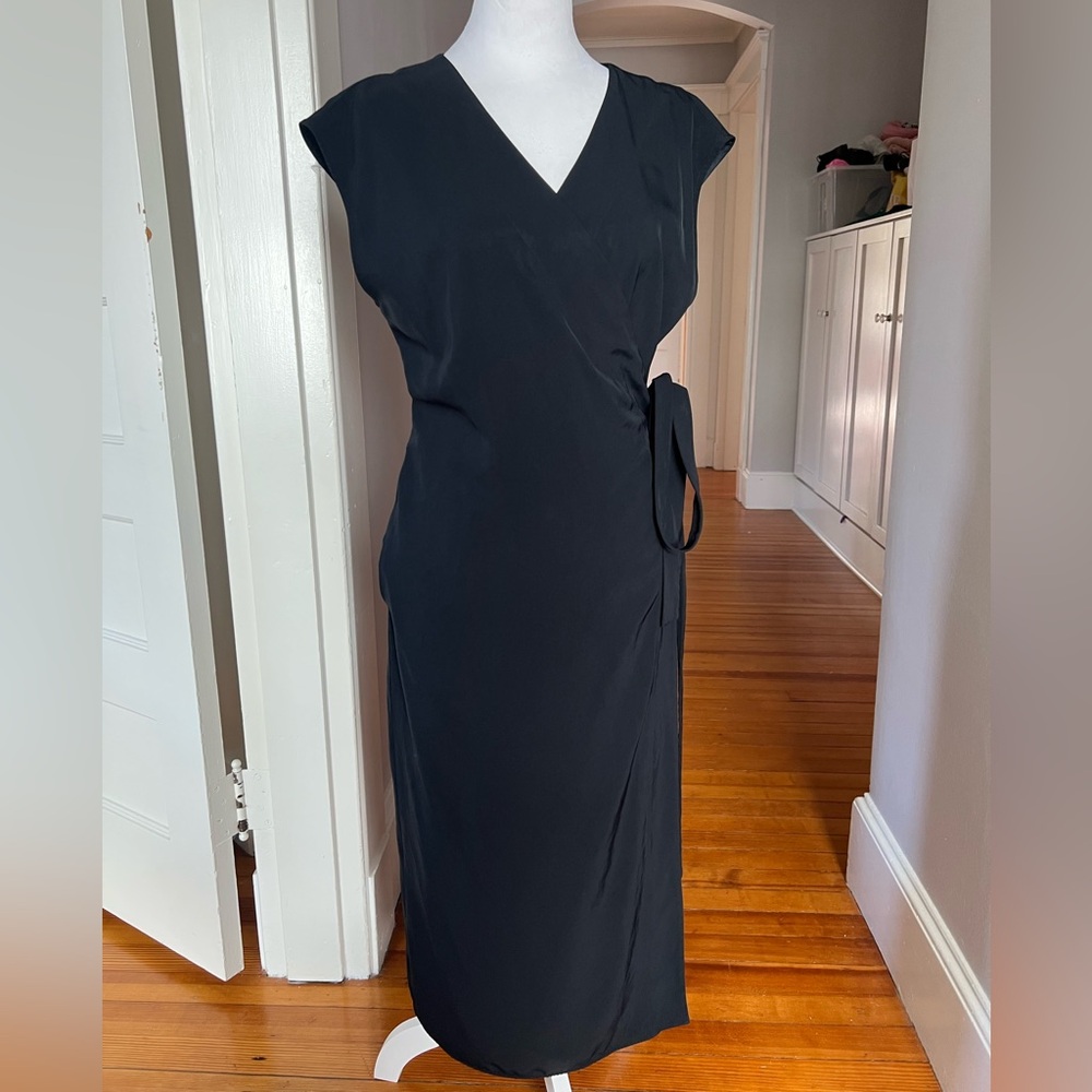 Everlane wrap dress - black size 8